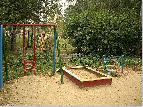 IMGP0437-outside play area.JPG