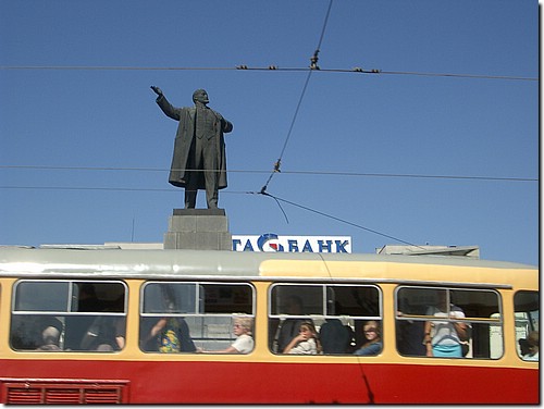 IMGP0477_ekat trolley and lenin.JPG